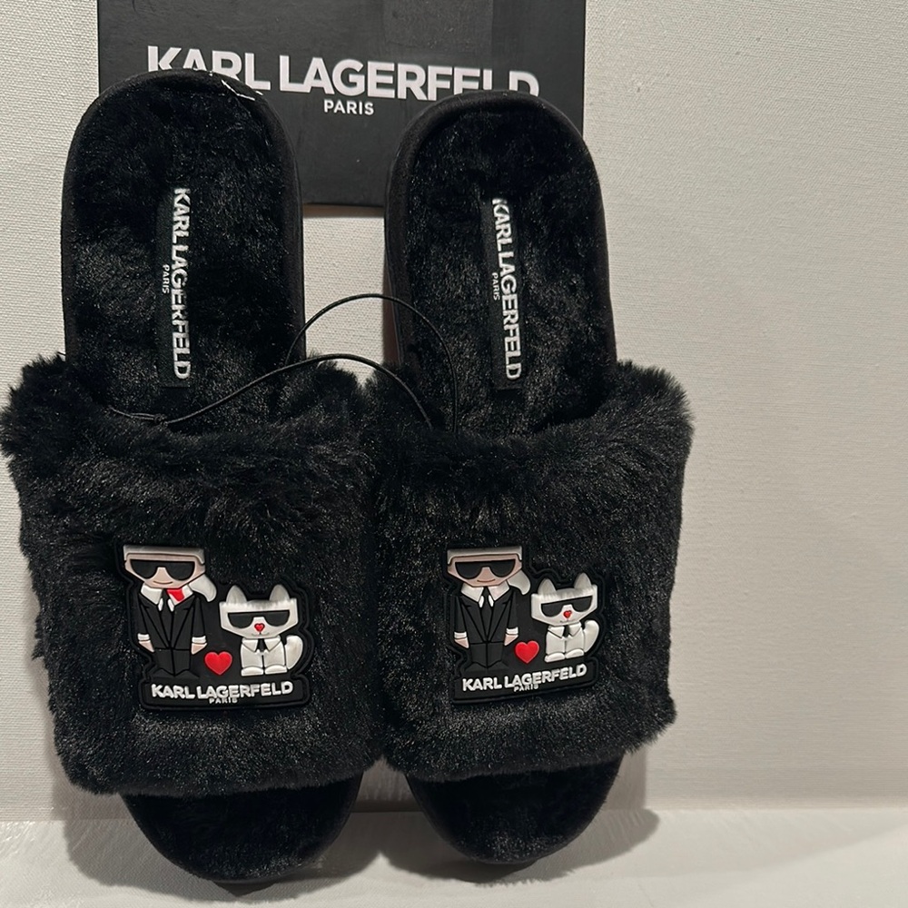 NWT Karl Lagerfeld Faux Fur Men’s House Slippers w/ Lagerfeld insignia on Front.